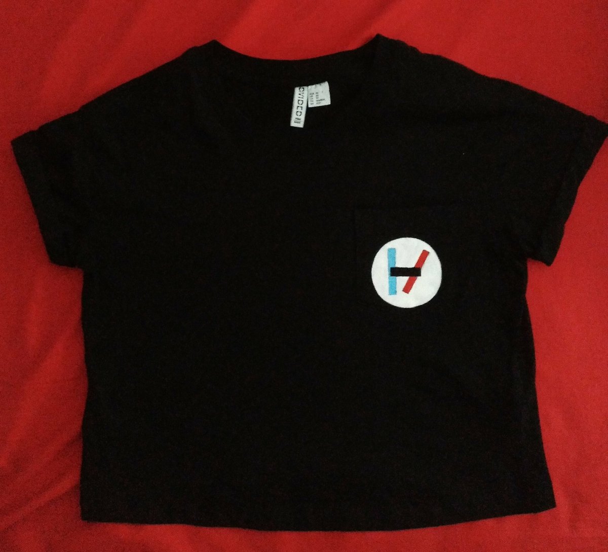 semiartistt's tweet photo. A T-shirt that i've made

#twentyonepilots #top #TylerJoseph #joshdun #rab #cliqueart #clique #skeletoncliqueart https://t.co/tmZ0CKJ32f