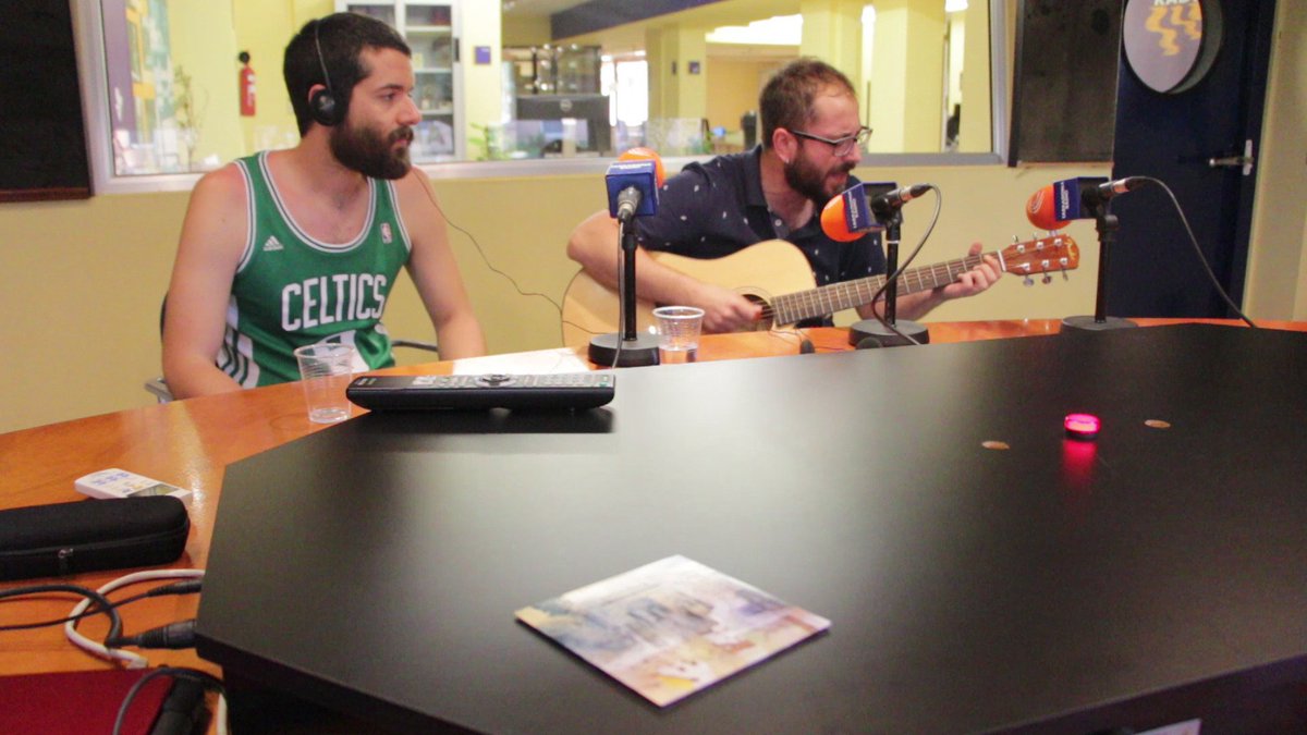 LaNovaEscena's tweet photo. Els @GottembergCrew estan a punt per interpretar-nos dos temes al Tràfic d'Abstraccions de @tarragonaradio. En uns minuts comencem! https://t.co/yCnyS7gUPp