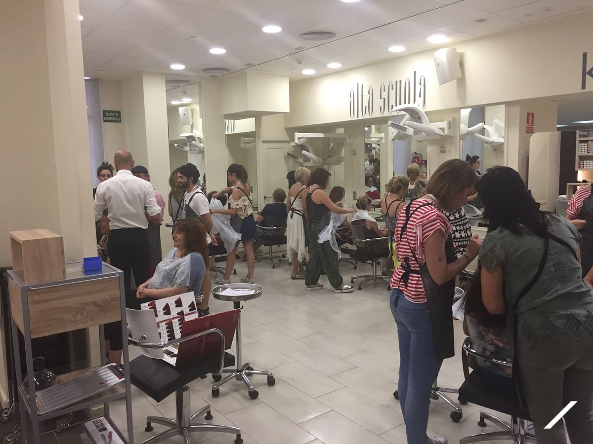 KemonSpain's tweet photo. ¡Tercer día en el #MasterColor! En la última parte del curso nos adentraremos en el mundo de los rubios. ¡Comienza la recta final! #kemon https://t.co/K31SDEPrL9