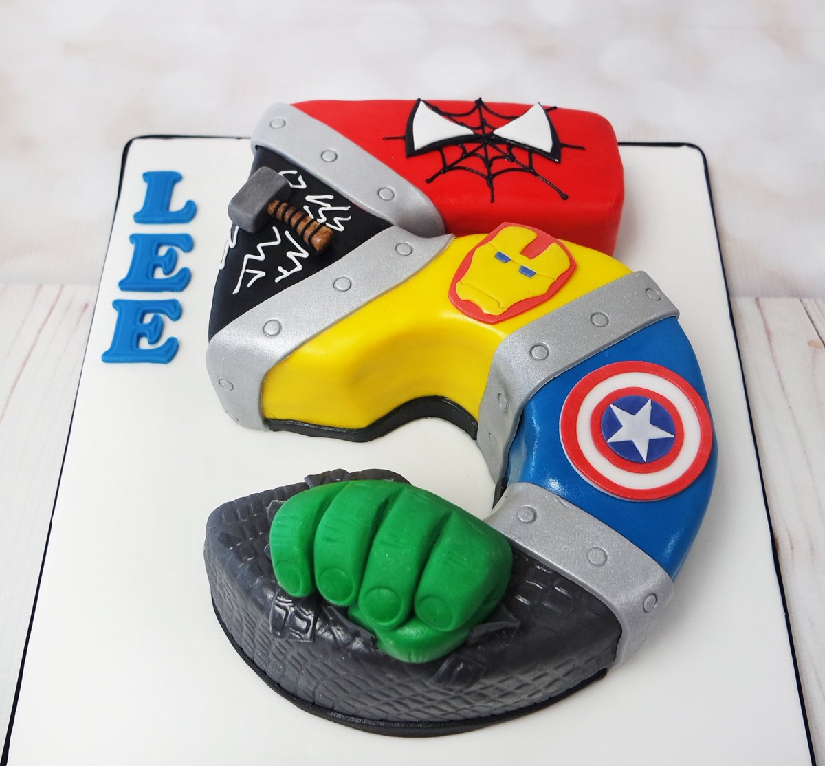 CraftyCakesSW's tweet photo. Fantastic super hero cake with all the favorites! #superherocake #spidermancake #hulkcake #thorcake https://t.co/bt9CYvEbgJ https://t.co/8o3Myr05ia