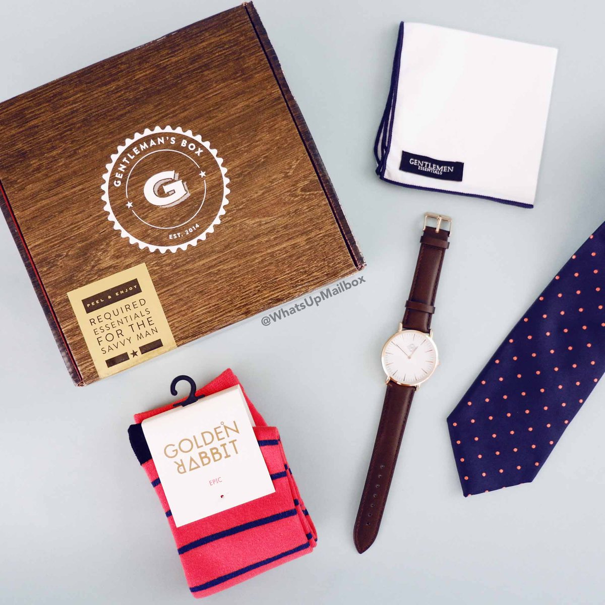 whatsupmailbox's tweet photo. This month's #GentlemansBox included a dapper leather watch⌚️😱👏 Plus the total value is over $100! Review + coupon 👉 https://t.co/23GTVwkIFu https://t.co/A36V3vzul2