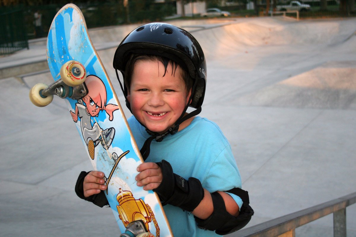 BurbankCA's tweet photo. Go Skate Day is tonight!  Food Trucks, a live band and prizes!  #Skateboard https://t.co/BpiyMjlLAB