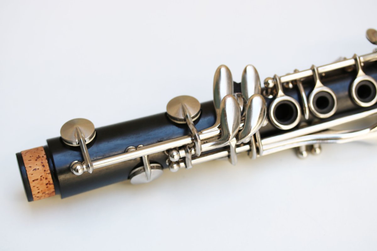 Reparación, #limpieza, nutrición de la madera, #zapatillado, sustitución de muelles y ajuste de #requinto #Noblet Paris. ¡No te lo pierdas!