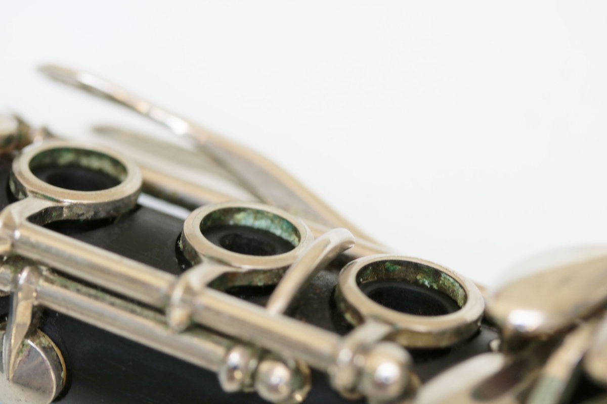 Reparación, #limpieza, nutrición de la madera, #zapatillado, sustitución de muelles y ajuste de #requinto #Noblet Paris. ¡No te lo pierdas!