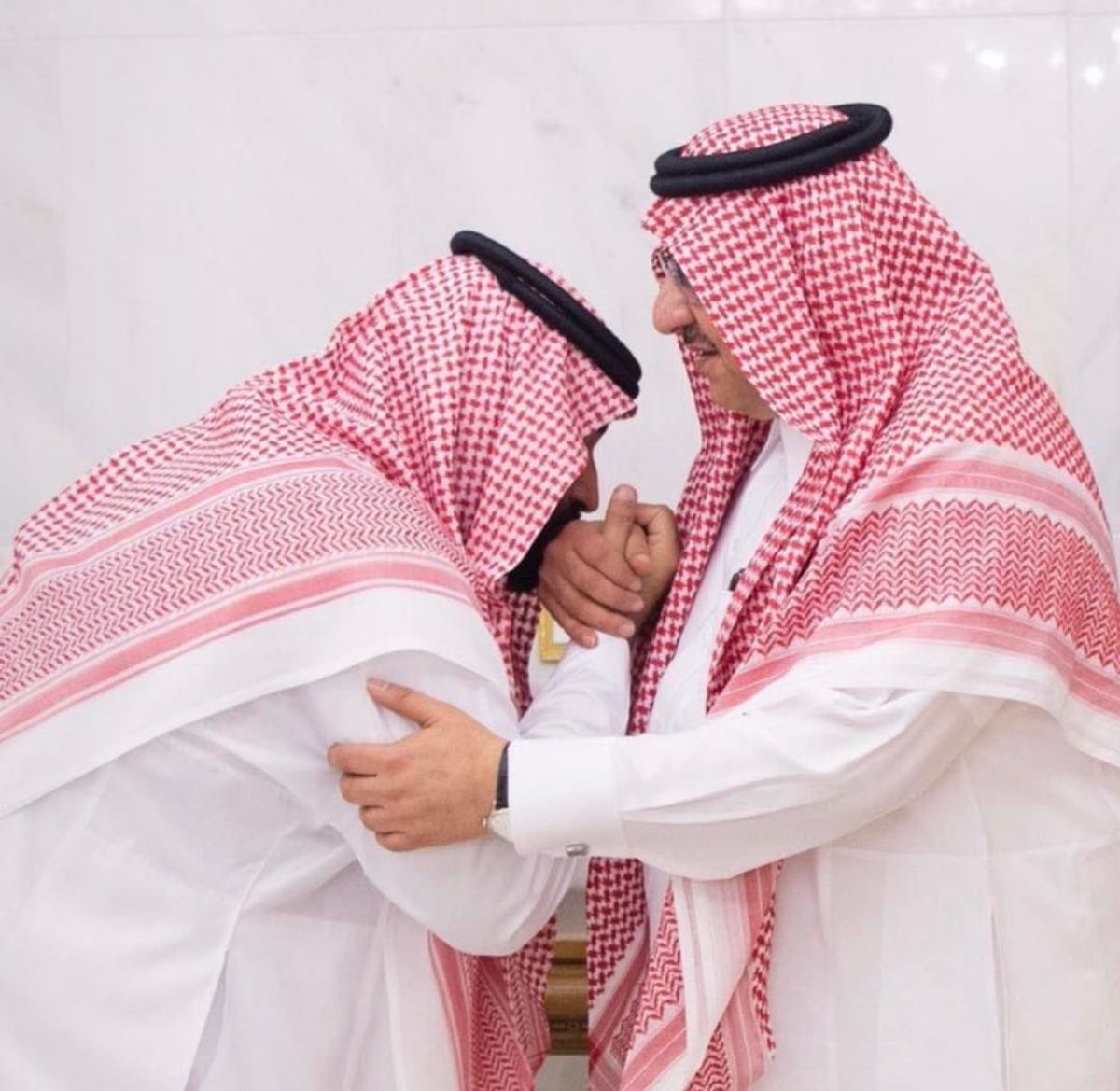 اللهم أنفع به الأسلام والمسلمين 💚

 #محمد_بن_سلمان_بن_عبدالعزيز
#اوامر_ملكيه