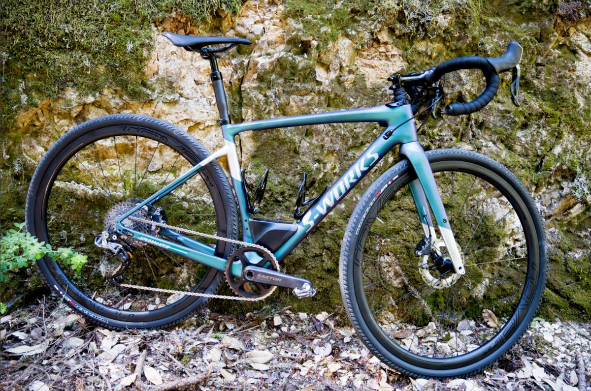 Just in time for summer... the new Specialized Diverge is here!! #edgeandspoke #shoplocal #ridelocal #iamspecialized #specializeddiverge