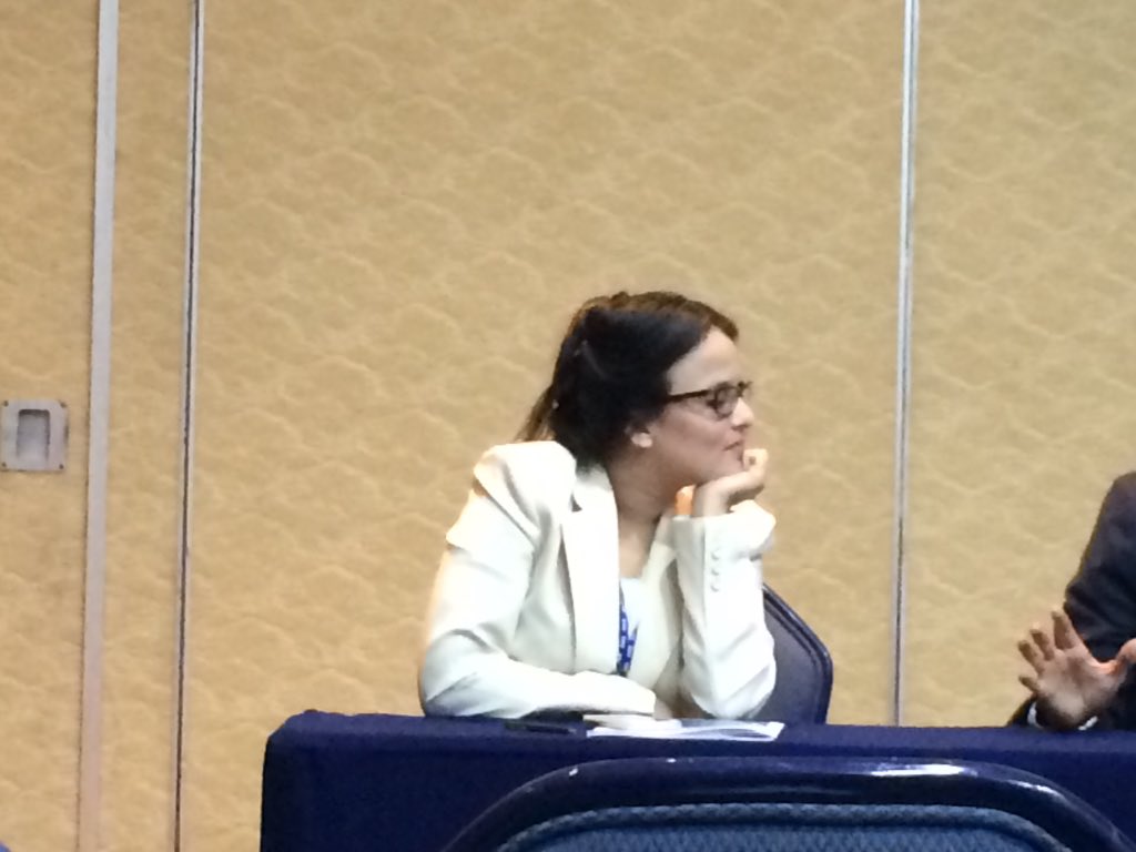 Fátima de Él Salvador nos comparte su situación CONENCTATE EN VIVO facebook.com/18045597880934… #DiloBien #JuventudOEA #BiologiaNOideologia