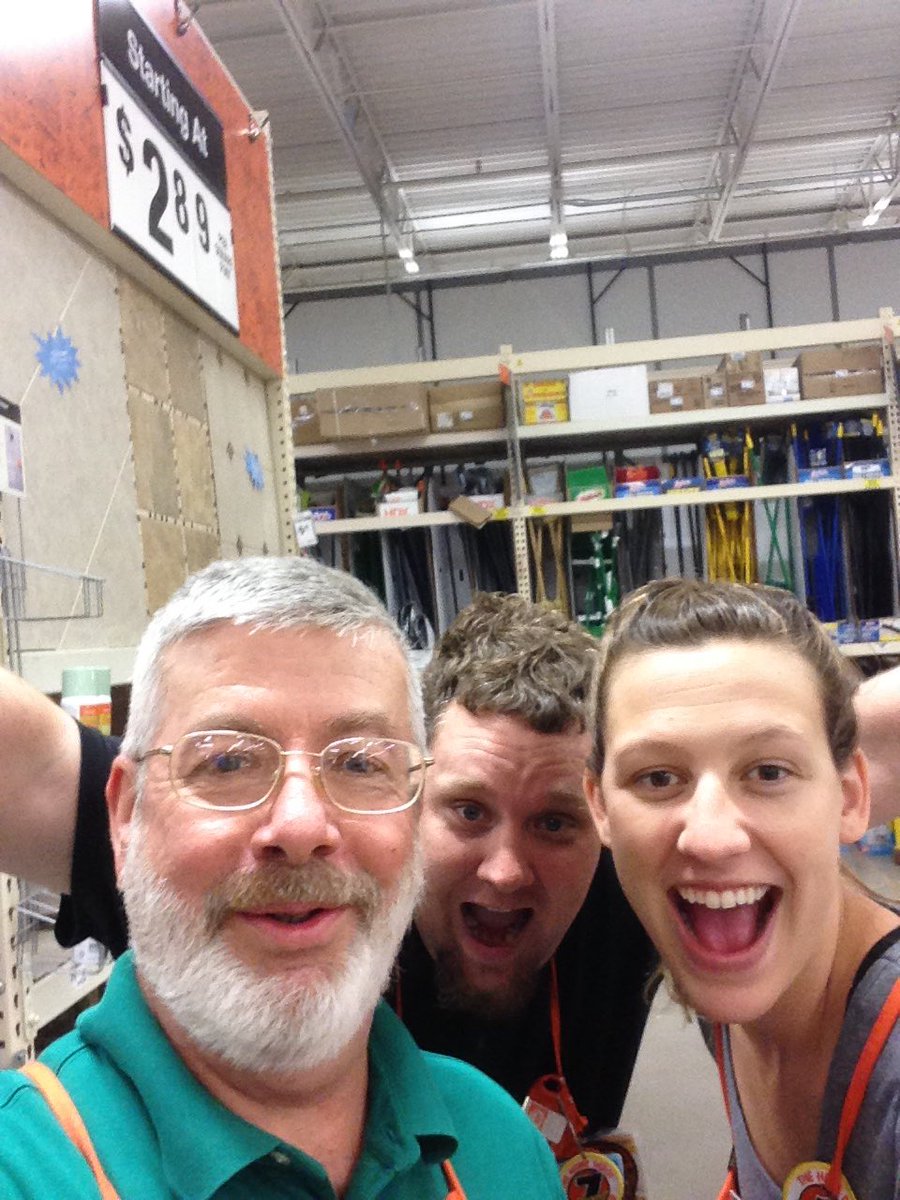 donwehner2771's tweet photo. National selfie day!  #MWJune2017 @JanaVugteveen @HomeDepot2771 @troyer_paige @martysjr https://t.co/g8ZalsTBhj