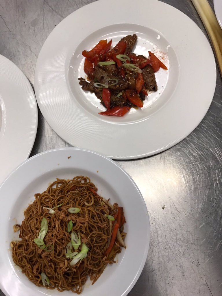 MarcSchoorel's tweet photo. Vervolg #asiancooking @ROCLeiden #udon #schezuan &amp; afgevaardigde aan internationale wedstrijd samen met @Scaldambo https://t.co/XXjsQ6WDP0