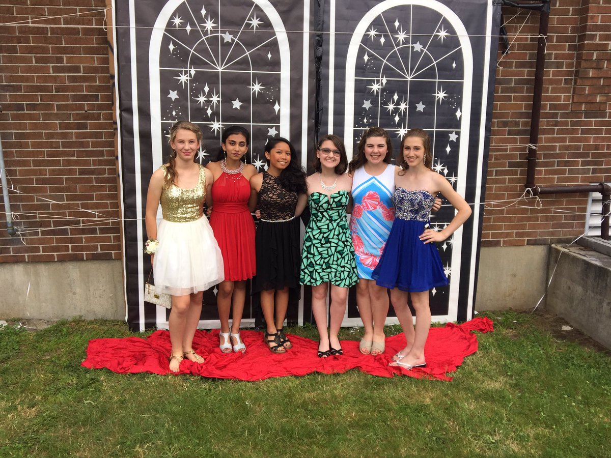 Marshall8A's tweet photo. More scenes from last night's Grad #wearemarshallms https://t.co/cG7gs4XRRT
