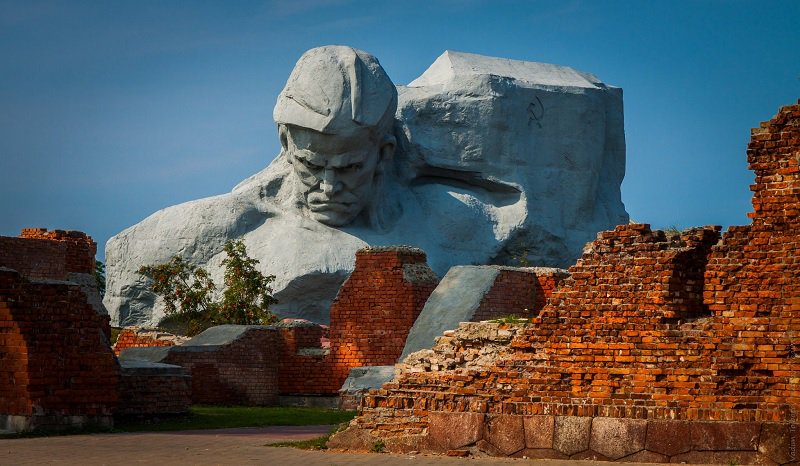 <a href="/Voina_41_45/">ВОЙНА. Герои и подвиги</a> «Оживает героическая эпопея защитников советского Бреста». Статья полностью → facebook.com/histrf/posts/1…