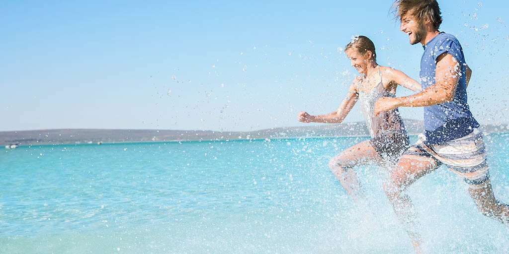 MarriottBonvoy's tweet photo. Kickstart your #summer with a weekend away. Get our lowest rates when you book direct: https://t.co/mUu9J6BOHM #ItPaysToBookDirect https://t.co/EHEvden5eZ