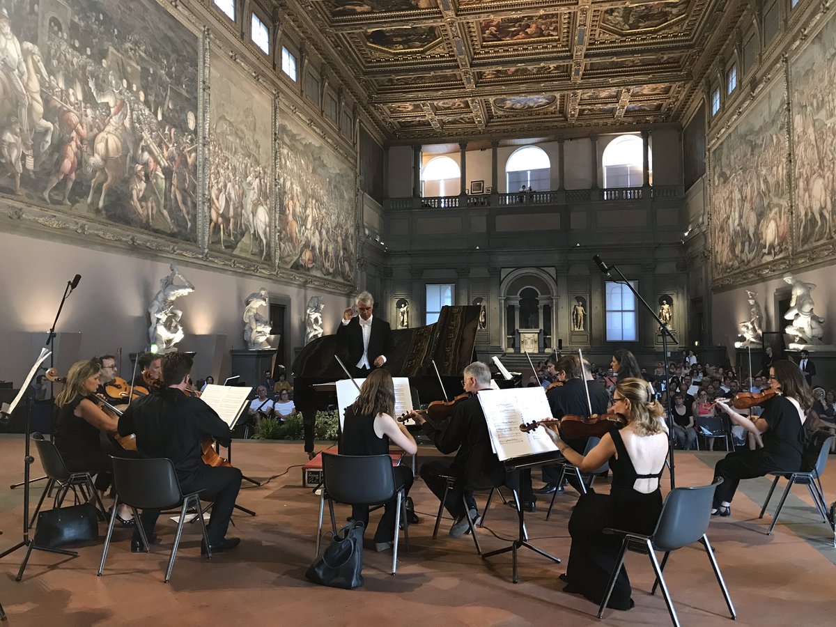 La maratona di Bach è appena cominciata nel Salone dei Cinquecento: fino alle 3 di stanotte la musica sarà la regina del Palazzo #EstateFi