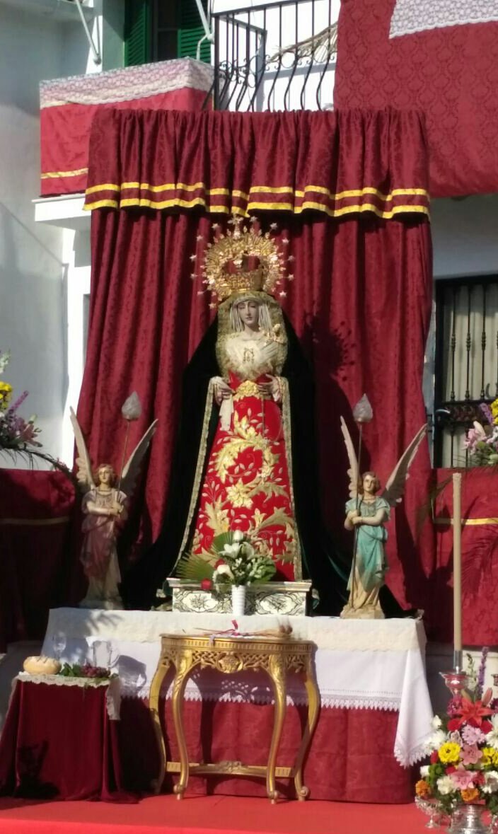 Agradecer a <a href="/doloresdlpuente/">Dolores del Puente</a> la cesión de los ángeles que custodiaron a M. Stma. Del Mayor Dolor en el #Corpus2017