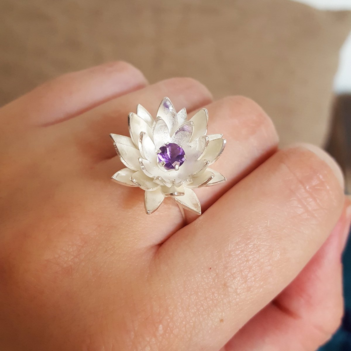 FoxesandFables's tweet photo. Made myself a ring for my birthday 😊 #handmadejewelry #lily #Amethyst  #perksofthejob #nofilter https://t.co/ljZ0EkW8P7