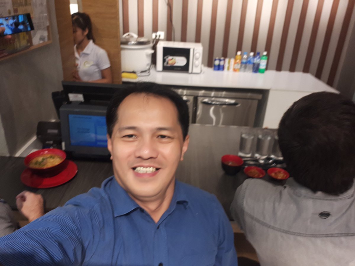 jocereisma's tweet photo. The habit never stops. It's our stress reliever. 
#KoreanNight #Kpaps #TheMasters https://t.co/txV2mv6b1C