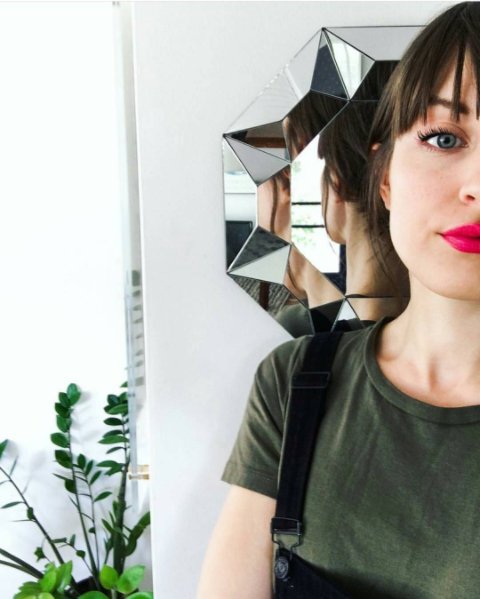 It's officially the first day of summer! What better way to start a day than by wearing bright #moisturetouch lipstick! 💋#thefaceshopca