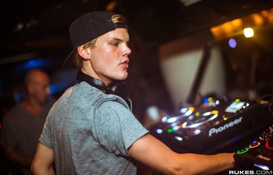 corenegocios's tweet photo. Avicii se unió a una leyenda de la música dance para crear algo realmente grande 👌 #Creativo #music #negocio #corene https://t.co/HzGD3S0IAG
