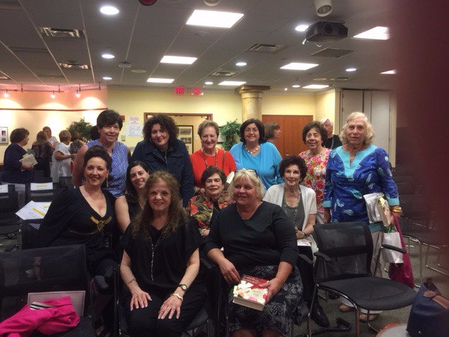 Thank you @adrianatrigiani & Manhasset Library for a memorable evening! Our members & friends are looking forward to reading #KissCarlo! 🇮🇹