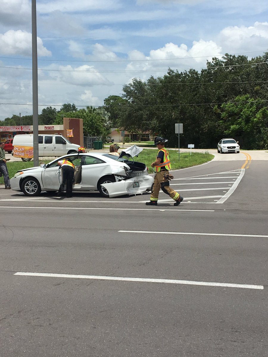 CCSOFLSheriff's tweet photo. Signal 4 Traffic crash- three vehicles involved with minor injuries in Port Charlotte. Glad everyone is okay #CCSOTweetAlong #tweetalong https://t.co/KlDVnUO8ZA