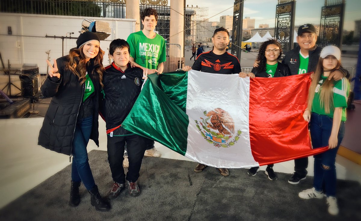 hoydia's tweet photo. Todos juntos vamos a ver el juego #Mexico Vs #NuevaZelanda #ConfederacionesTD #Telemundo https://t.co/9G9uxuGvUZ