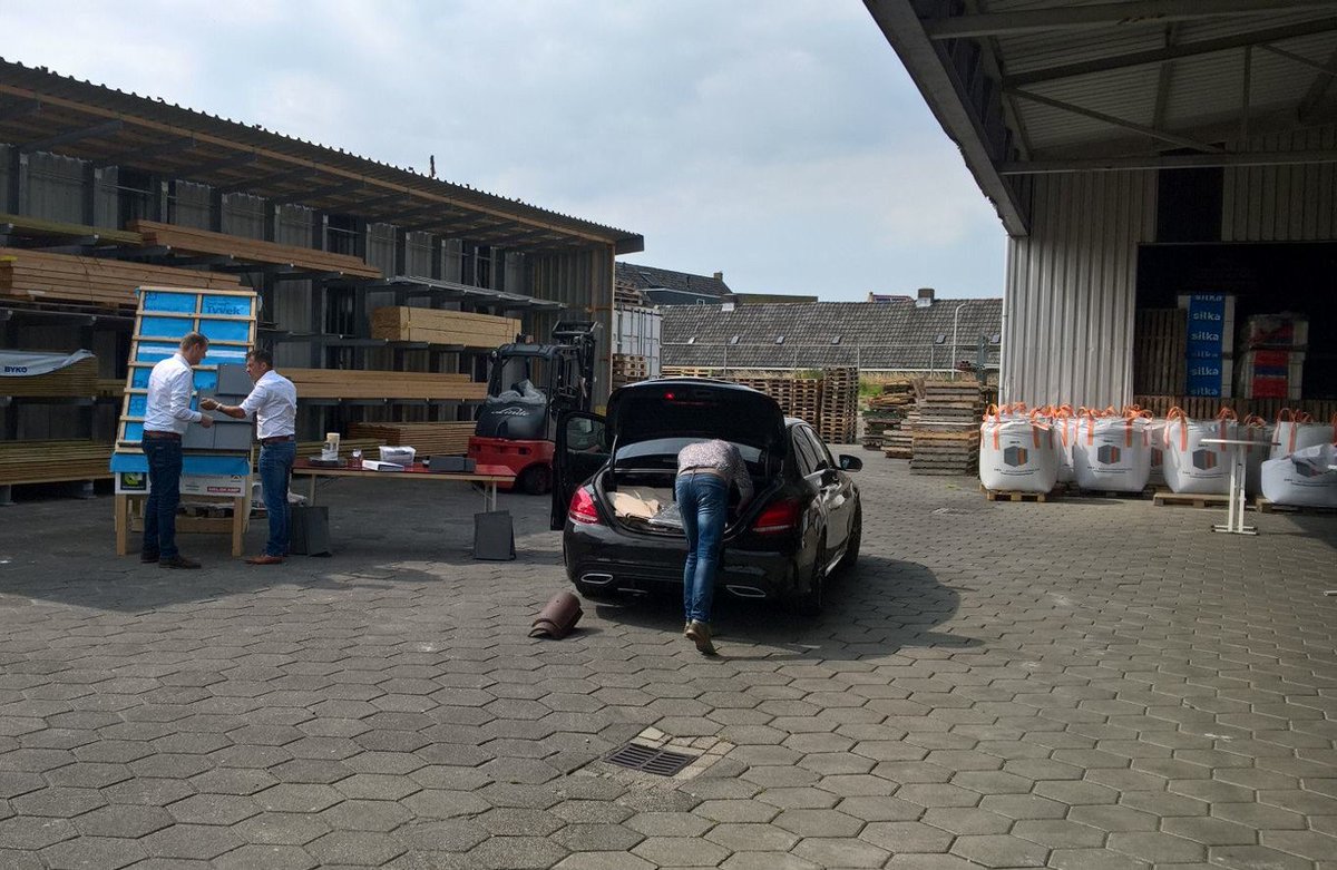 Gisteren #renovatietraining Hellend Dak in #lemmer. Opbouwen met stralend weer #kennisdelen @BMN_Nederland