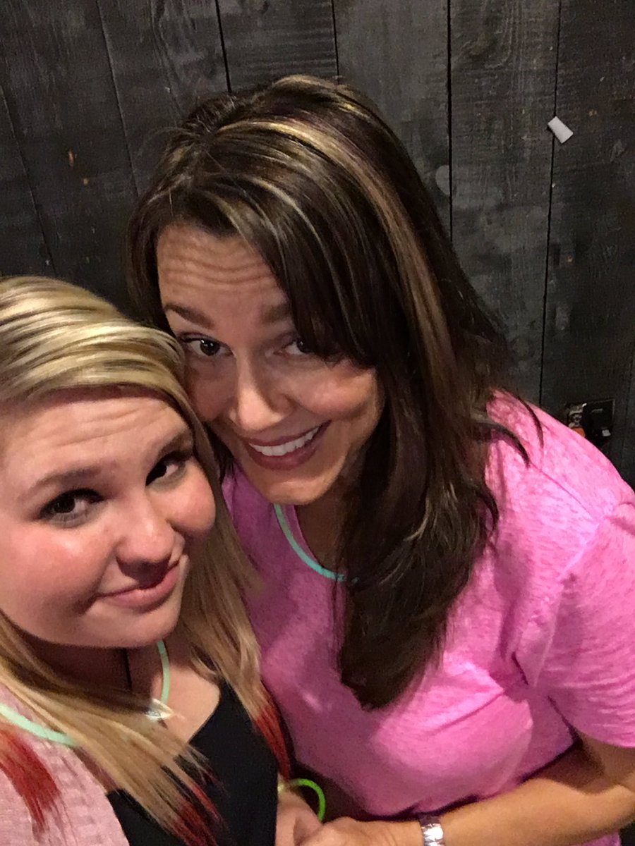 DaniHam25's tweet photo. #AwkwardPictures @YoMamaLlama1 is always such a doll though. Thanks for being so awesome and so nice to all of us. https://t.co/XrPb5O31U4