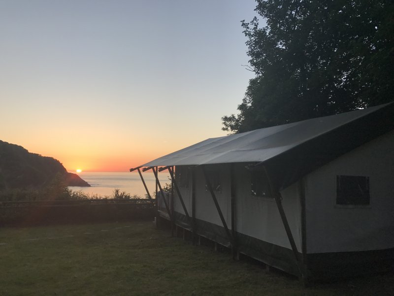 PinkOddy's tweet photo. Getting kids off screens #Glamping #GoGadgetFree #DevonHour https://t.co/HTq1qGFBZH #playmatters https://t.co/Mxtnork5SY #screenfree