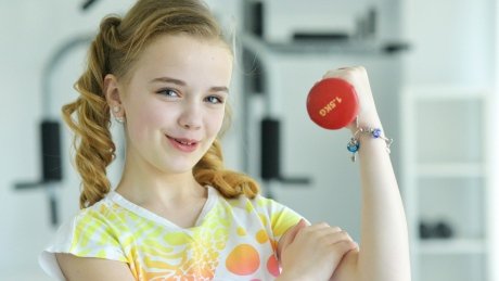 CBCHealth's tweet photo. Children's weight, physical activity linked to parents': report https://t.co/MUgldNxOO9 https://t.co/nYxcnEUmFm