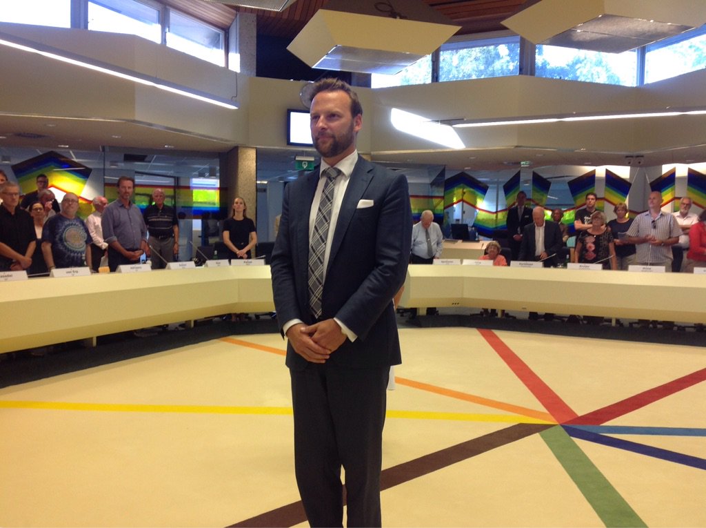 RaadAmstelveen's tweet image. Griffier @marnixph is officieel beëdigd.