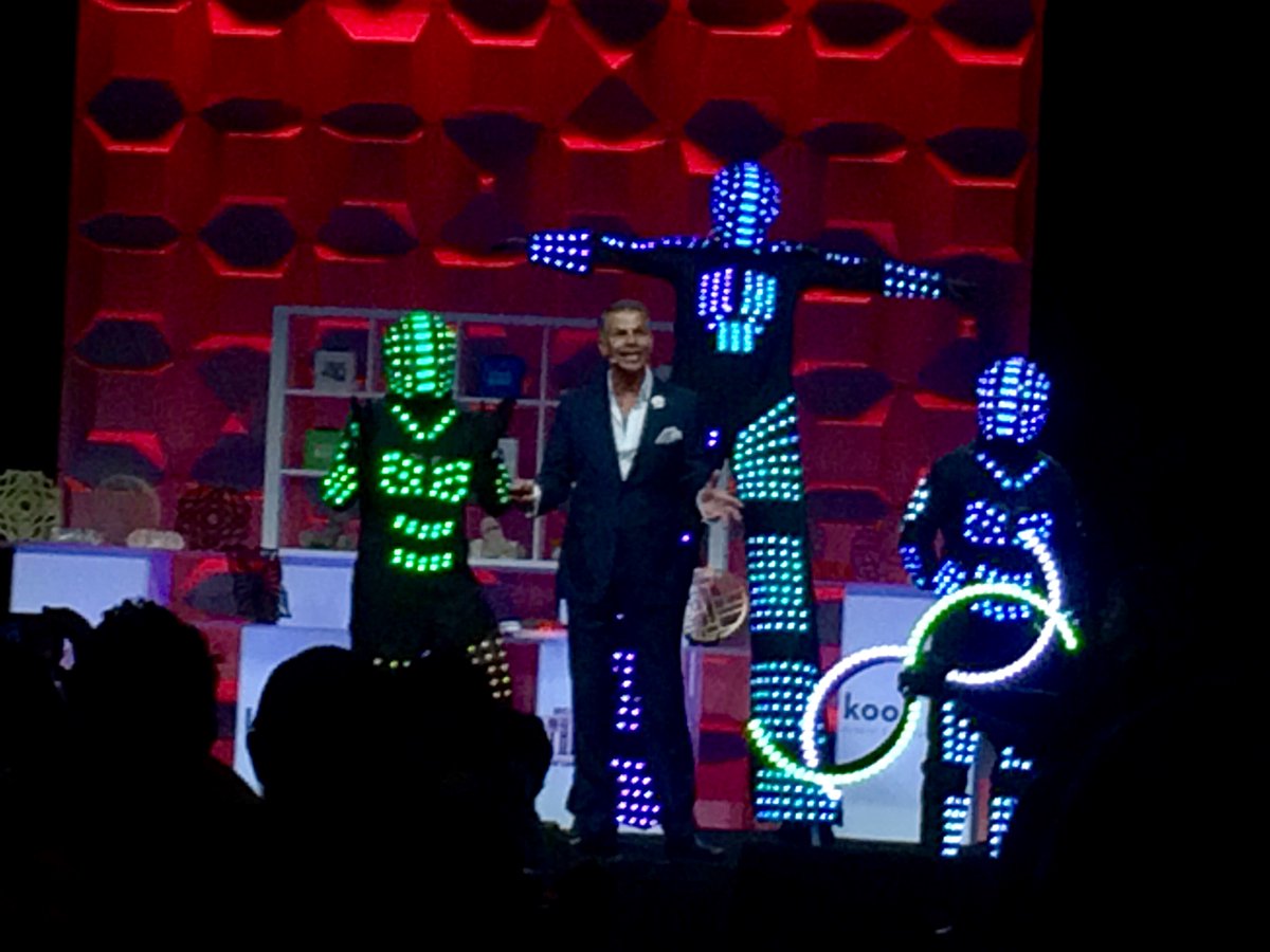 SmartMeetings's tweet image. .@MichaelCerbelli's Hot List includes an #LEDperformance and a #digitalsphere! Talk about leaving an impression #wec2017! #eventinspo 🤩