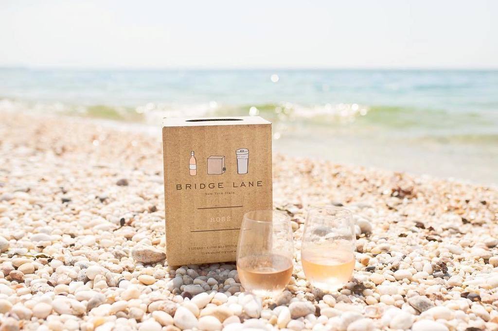 bridgelanewine's tweet photo. First official day of (rosé) summer ☀️🌊🌸☀️🌊🌸 #boxwine #respectthebox #bridgelanewine #bridgelanerosé #4bottles #craftwine #nywine #bottlebo… https://t.co/RyMDWwvFJc