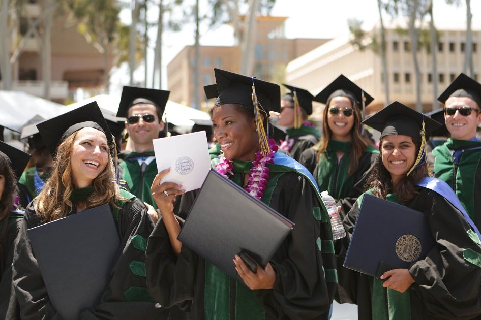 rocketgirlmd's tweet photo. My commencement address @UCIrvineSOM (congrats!!): https://t.co/37rhaSu26L We can make this place beautiful. #burnout #meded #hpm https://t.co/gx7yh3OIsT