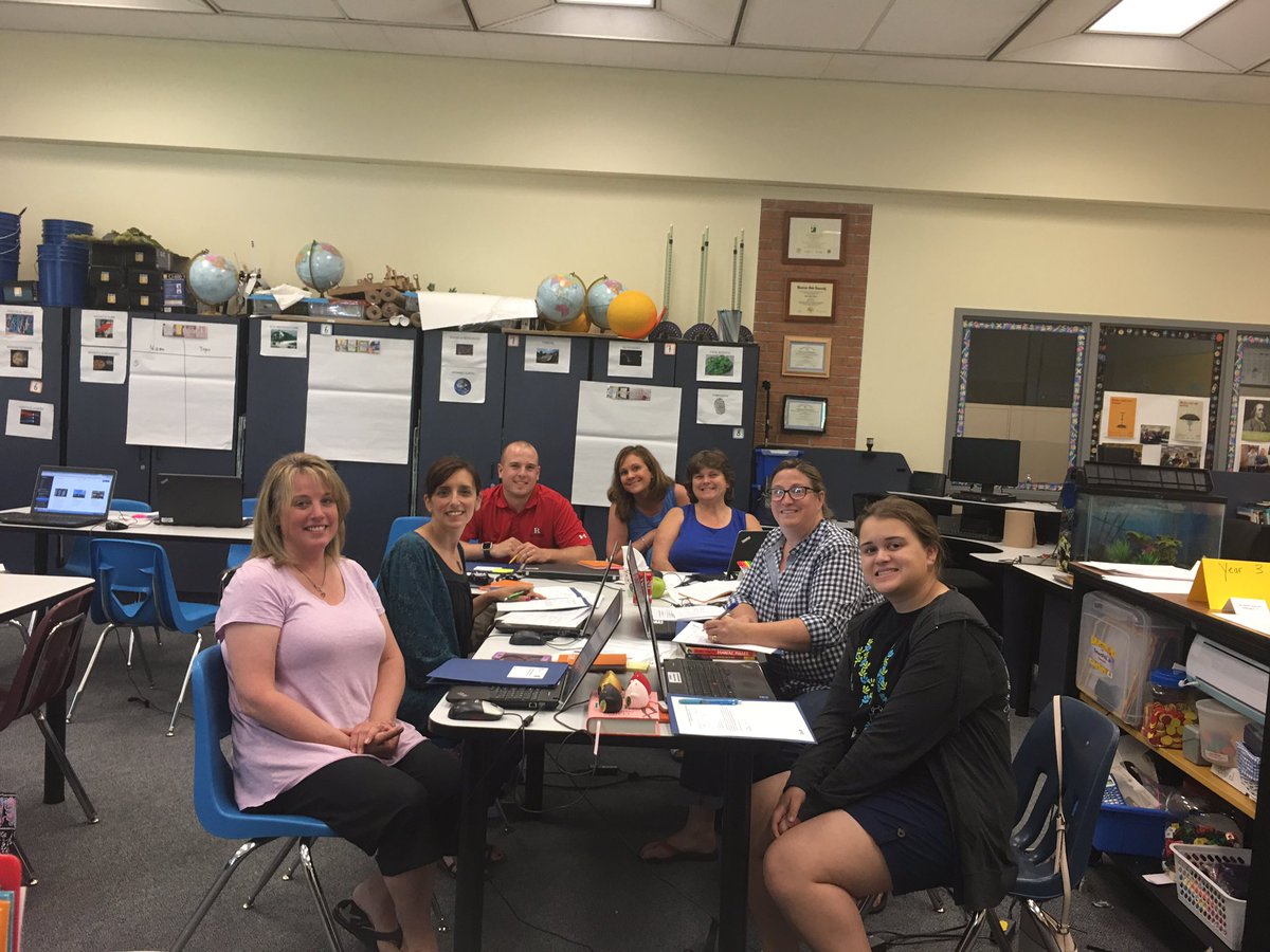 MrsTaylor313's tweet image. Ts volunteer time to make next year great. #ByramPride #idecorp #LATI @KathySm65881510  @MrsStevens109 @toadalteacher