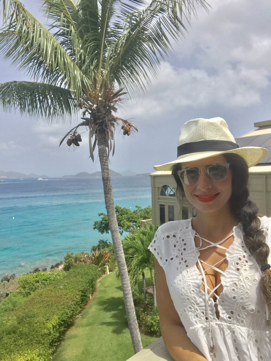 LeilasList's tweet photo. Room with a view in #StJohn at the #USVI. #NationalSelfieDay  #luxurytravel #ttot #MyLifeMyTrip https://t.co/lOSkdOtfO7