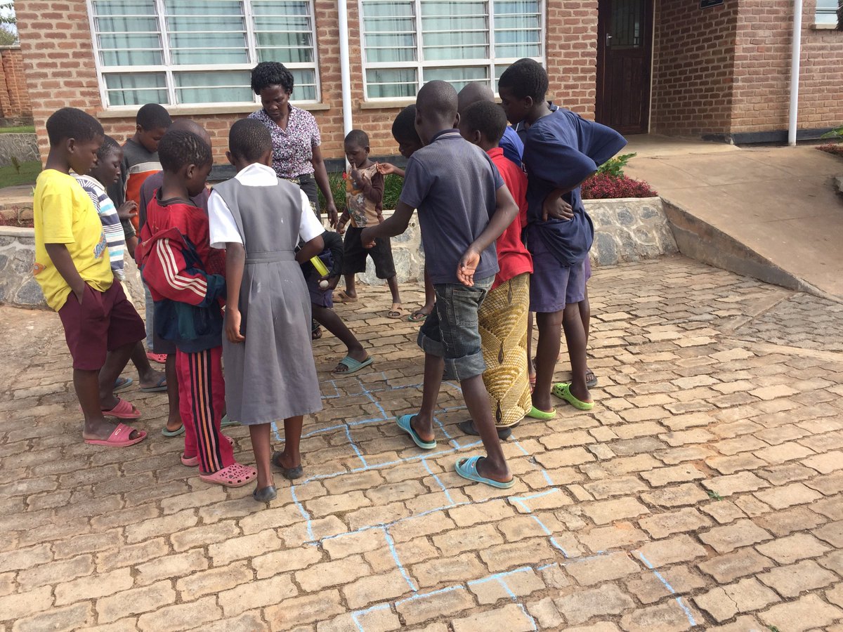 UmozaTrust's tweet photo. @SteWeatherhead Remembering all of the beauty in the world..for me right now it's these incredible kids showing that there can be happiness in hard times! https://t.co/JR10yePMpx