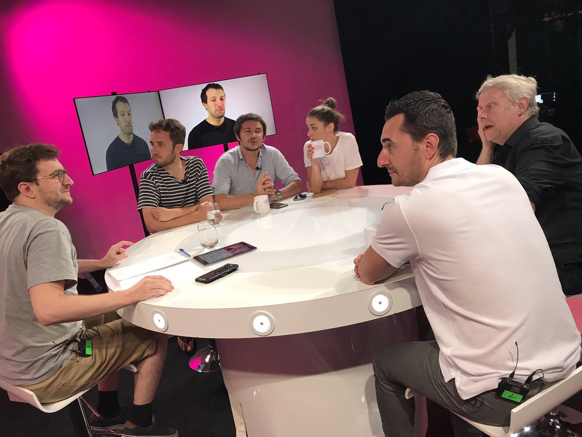 CapCollectif's tweet photo. 🔴 LIVE @Accropolis ❤️ @SorsToi le plateau est chaud bouillant 🔥 à 5 minutes de la prise d'antenne ! 😅 https://t.co/eduEIEyOJ9