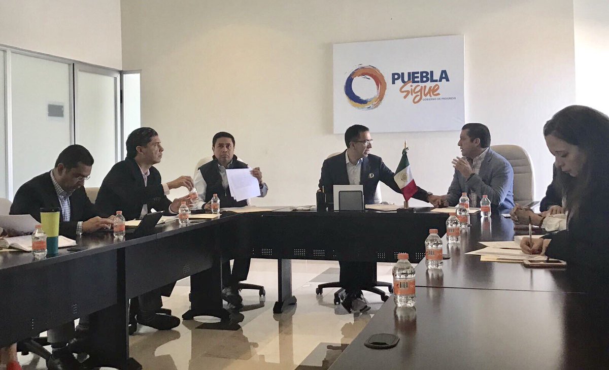 JLozanoA's tweet photo. Ahora tuvimos reunión de seguimiento de compromisos de @TonyGali con @SSP_Puebla y su titular @JesusMoralesRdz. Área con notables avances. https://t.co/8JNpUeMHOz