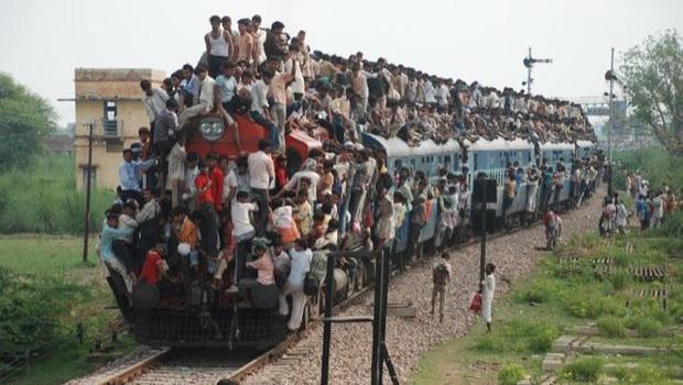 SpixHenni's tweet photo. Le RER D en été https://t.co/HQjbPrHzhf