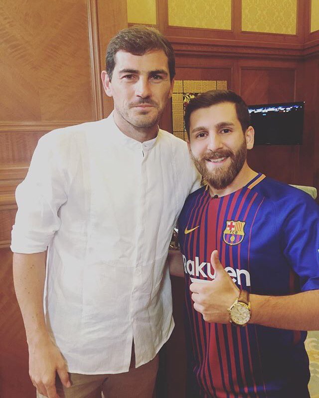 Image: Messi's Iranian lookalike Reza Parastesh with Porto keeper Casillas #fcblive [ig rezaparastesh]