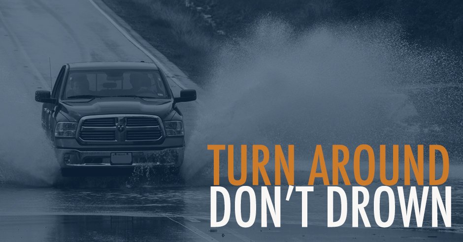 TxDOTHouston's tweet photo. High tide is impacting SH 87 at SH 124 in Bolivar. Crews will clear debris/ sand when it is safe to do so. As always avoid high water. https://t.co/KyhrhHs3HV