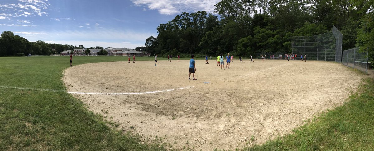 MrsClassGrade5's tweet photo. @HarringtonHAWKS 5th grade kickball tournament was HOT but fun! #lpsHAWKS #juneprojects https://t.co/muaJB0GYzW