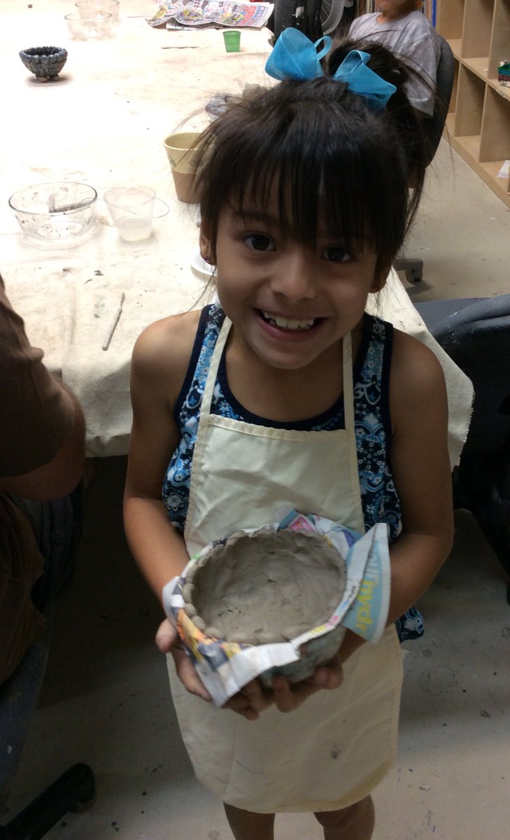 Look what's happening in our ceramics class. The kiddos are having tons of fun being creative. 
#kidsclass #youngatart
