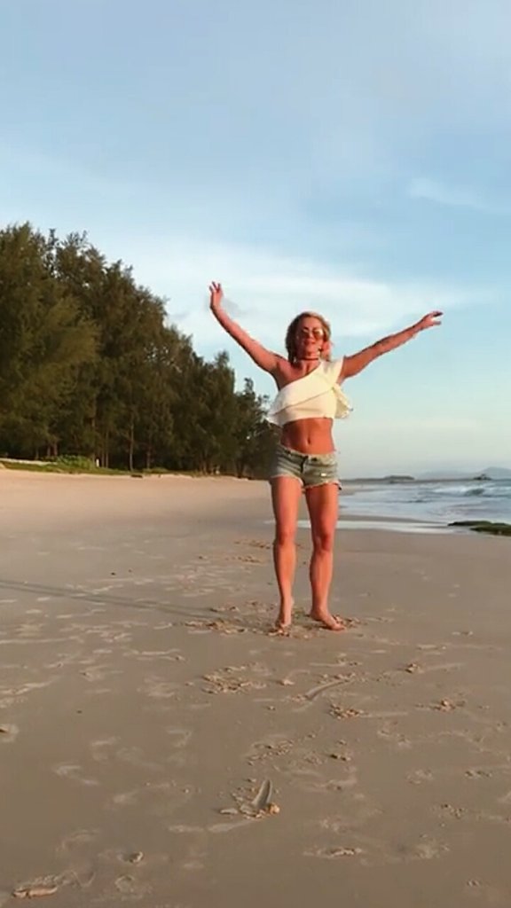 2Whiteangel1997's tweet photo. her HAPPINESS IS MY HAPPINESS 
#BritneySpears #BritneyArmy 😍  😄 😇 https://t.co/qlxIadCRLF