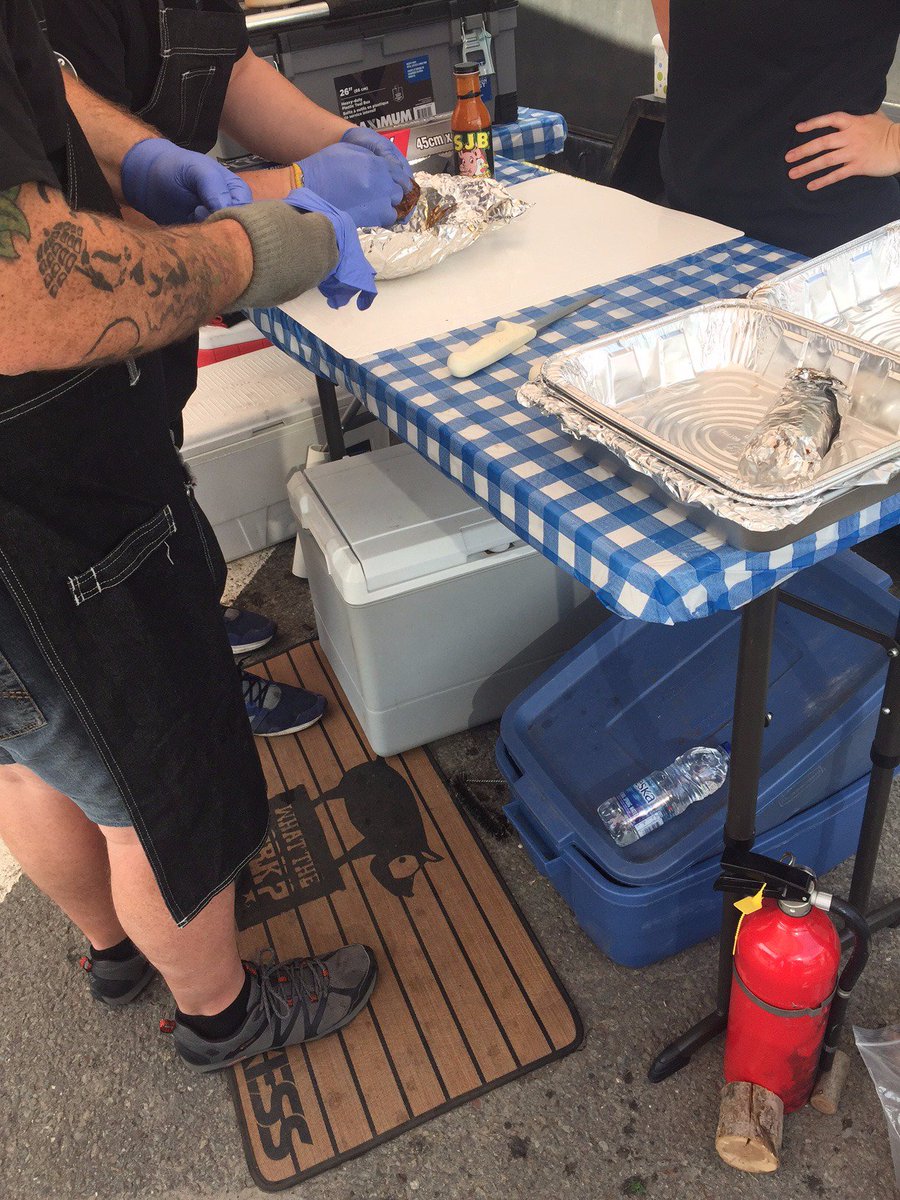 GroupeAxess's tweet photo. Notre équipe était présente au concours Wolf BBQ fest de Richmond. Nous étions sur place pour encourager l’équipe de What the Pork? #BBQ https://t.co/MWOGDQdJa3