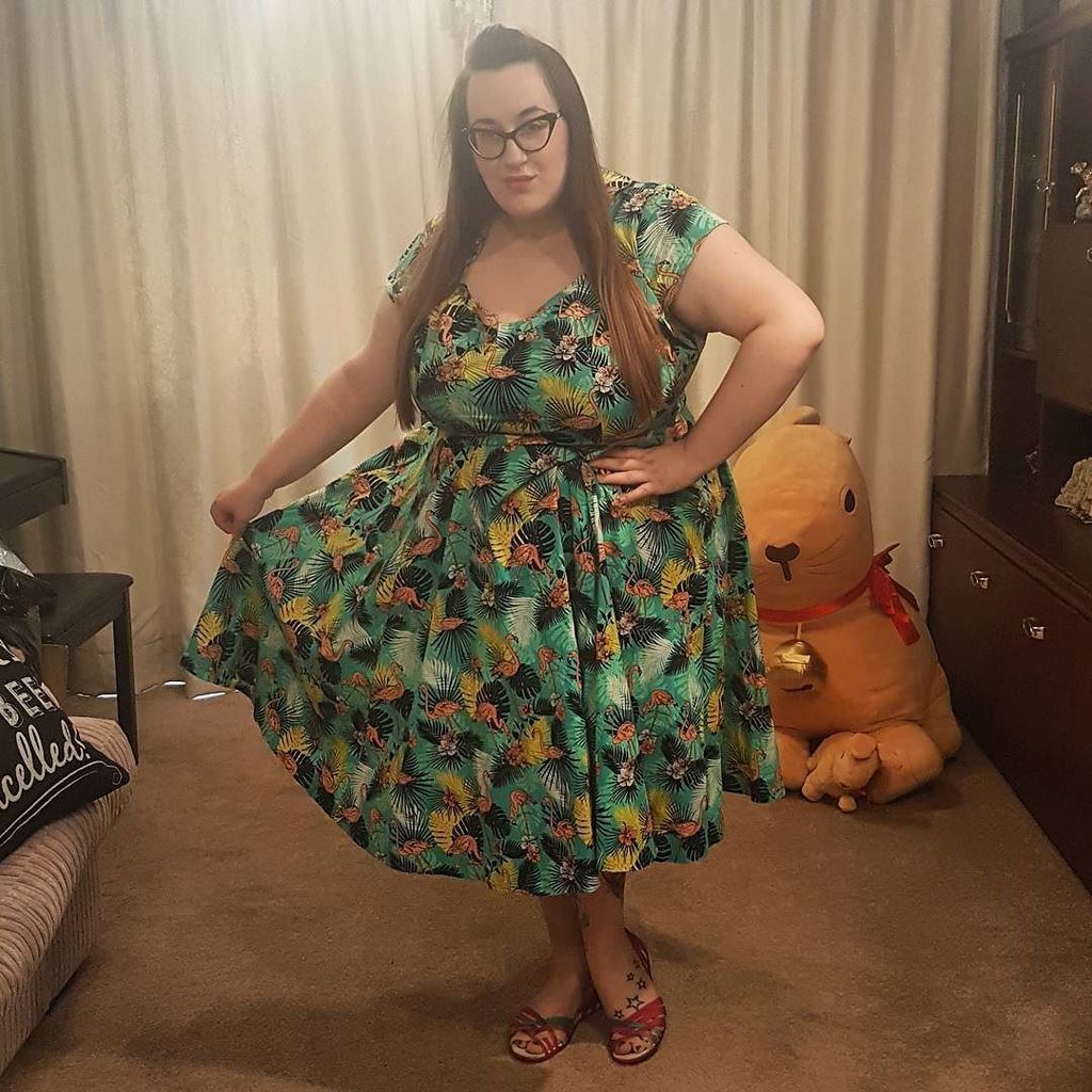 boo_brown's tweet photo. Mingos!
How are you coping in the heat?
#plussizeblogger #plussizefashion #psblogger #psfashion #fatshion #effyo… https://t.co/Gc6X82JIRl https://t.co/cI32qMPcMP