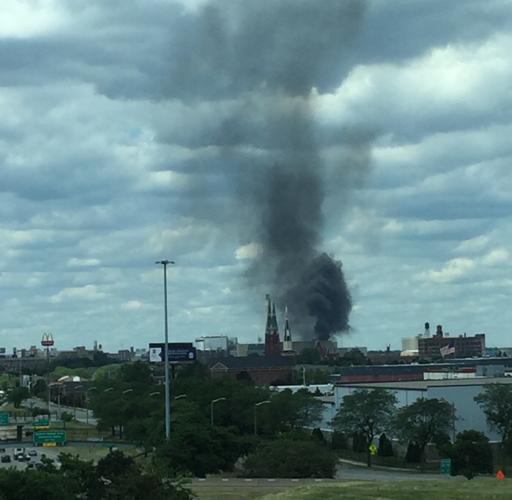 crainsdetroit's tweet photo. Big fire off I-75 reportedly Detroit incinerator. https://t.co/PS6QwySGbK