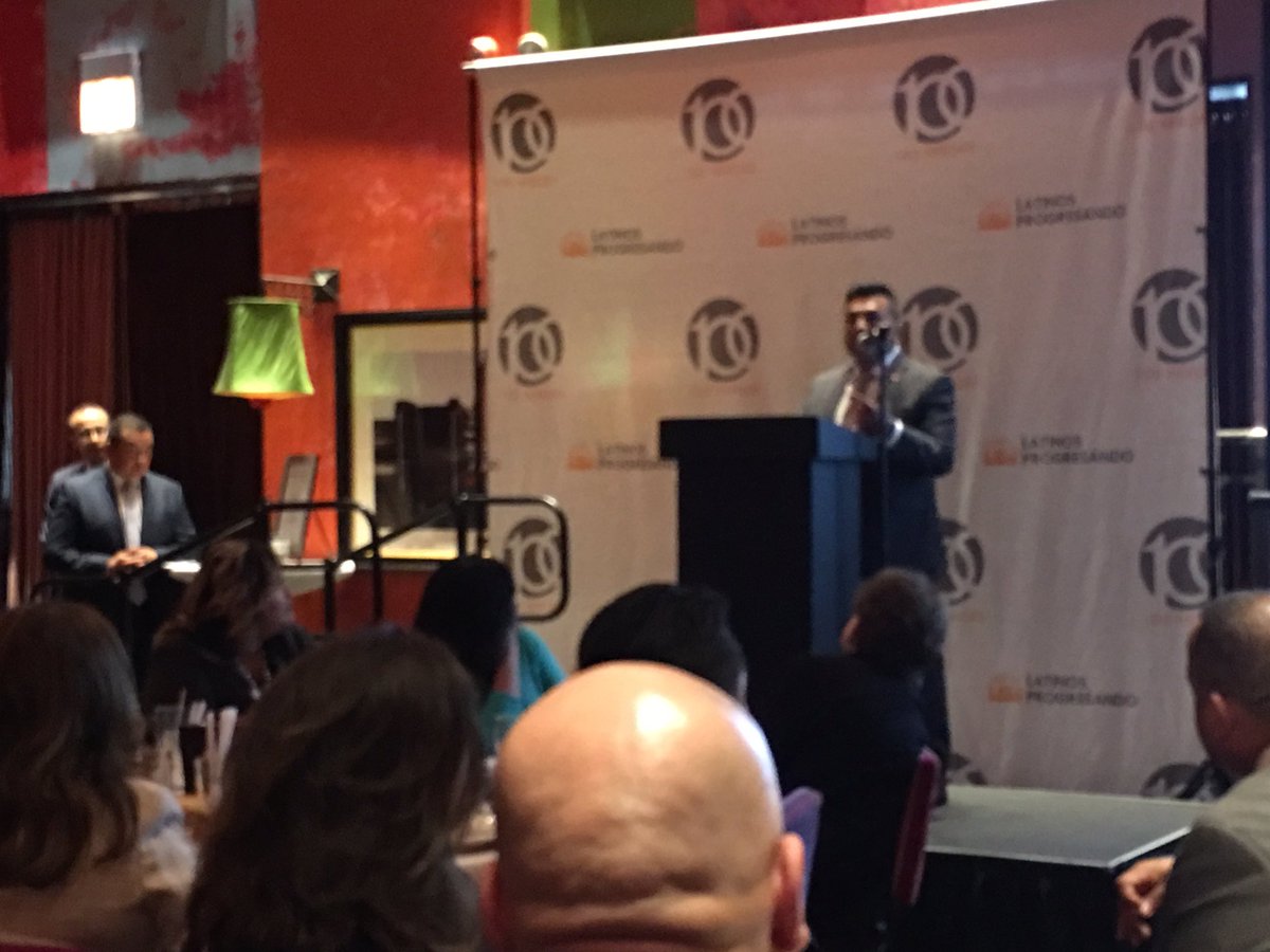 msimmonsm's tweet photo. #OneCommunity breakfast 4 #LatinosProgresando with @ACLU Illinois execdirector Colleen Connell. Inspiring! https://t.co/YODeO9BXEy