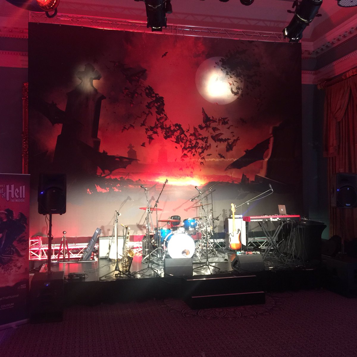 H2NYBAND's tweet photo. Grea catching up with @clairey_loo and @rickers2k at the @BatTheMusical after party last night. Great backdrop to play in front of https://t.co/W92TIMidAu