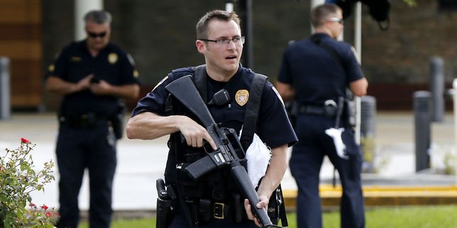 Actu17's tweet photo. 🇺🇸 #Michigan Un homme hurle «Allah Akbar» et poignarde un policier. https://t.co/SIgywOOENL https://t.co/gx95SZtaQs